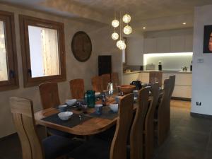 Chalet avec accès pistes, sauna et cheminée, 6 chambres - FR-1-344-411