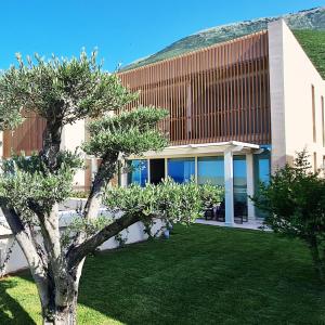 Salt n Blue Villa Palase