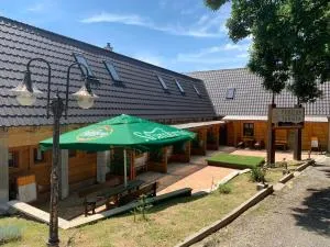 Penzión Turista - 班斯卡 - 什佳夫尼察