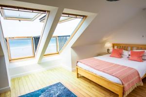 Three-Bedroom Apartment with Balcony room in Tolcarne Beach Apartments