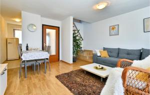 2 Bedroom Amazing Home In Seketin 