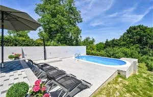 2 Bedroom Amazing Home In Seketin - Škriljevec