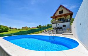 2 Bedroom Amazing Home In Seketin