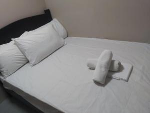 Affordable Tagaytay Monteluce 2 BR Loft with pool 32