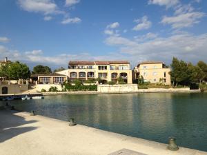 Maisons de vacances Les Coteaux B10, Maison T3 climatisee dans le domaine du golf de Pont Royal, 6 pers maxi : photos des chambres