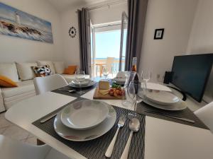 Family Apartments Iris 20m from the beach, in Mandre