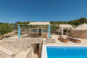 House with a swimming pool - Olive Grove Sumartin