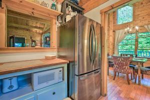 Game Room & Hot Tub: Pet-Friendly Mount Snow Gem