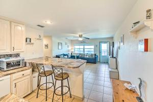 Sea-King Sol Ocean-View Condo in Port Aransas!