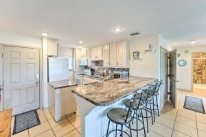 Sea-King Sol Ocean-View Condo in Port Aransas!