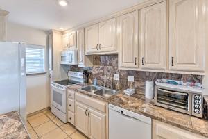 Sea-King Sol Ocean-View Condo in Port Aransas!