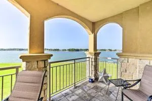 Lakefront Corsicana Condo Pool and Private Balcony! - 水牛城