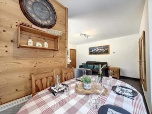 Appartement T3 au Centre de Chamonix avec WIFI et Parking - FR-1-507-3