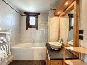 Appartement T3 au Centre de Chamonix avec WIFI et Parking - FR-1-507-3