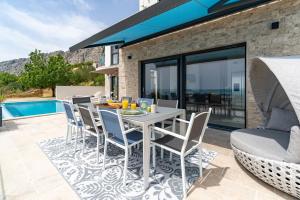 Seaview Villa Nautique, a 3-bedroom villa with a 32 sqm heated private pool and a Whirlpool