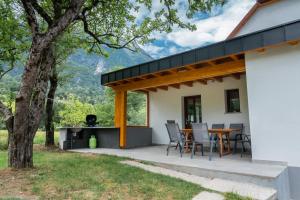 House Hiperbola & Outdoor Activities 