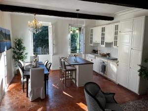 Upscale townhouse in centre Pézenas