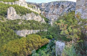 Maisons de vacances 4 Bedroom Amazing Home In Mazan : photos des chambres
