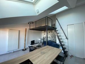 Appartements Appart & Fleurinoise balcon ascenseur climatisation : photos des chambres