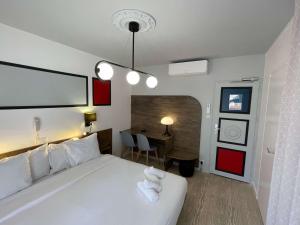 Hotels Logis Les Cols Verts : photos des chambres