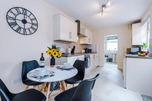 Modern apartment in Crewe by 53 Degrees Property, ideal for long-term Business & Contractors - Sleeps 4