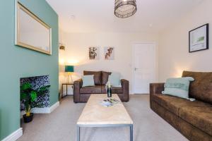 Modern apartment in Crewe by 53 Degrees Property, ideal for long-term Business & Contractors - Sleeps 4