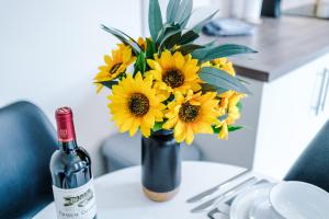 Modern apartment in Crewe by 53 Degrees Property, ideal for long-term Business & Contractors - Sleeps 4