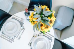 Modern apartment in Crewe by 53 Degrees Property, ideal for long-term Business & Contractors - Sleeps 4