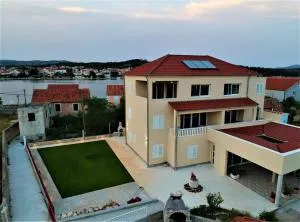Pekasovi Seaview Apartament on a beautiful island Krapanj - Krapanj
