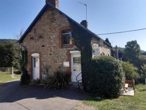 Maisons de vacances Gite de la Consoude - Clecy : Maison 3 Chambres