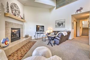 10 Mi to Keystone Slopes Mtn-View Condo!