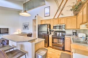 10 Mi to Keystone Slopes Mtn-View Condo!