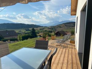 The Eagles View - house with mountain view