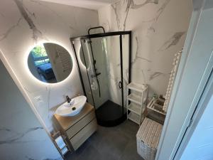 Uroczy Apartamet z Ogródkiem i widokiem na naturę