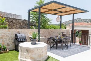 Dodos Residence, heated pool & jacuzzi!