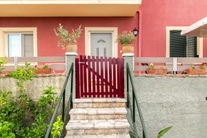 Alesti House with garden and private beach access