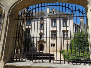 Maisons de vacances PETITE MAISON DE CAMPAGNE EN CENTRE VILLE : photos des chambres