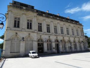 Maisons de vacances PETITE MAISON DE CAMPAGNE EN CENTRE VILLE : photos des chambres