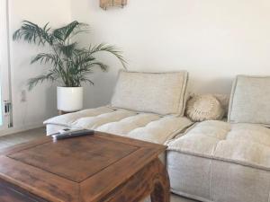 MORAIRA, PRECIOSO ADOSADO al LADO DEL MAR