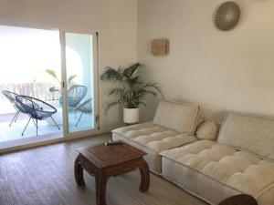 MORAIRA, PRECIOSO ADOSADO al LADO DEL MAR