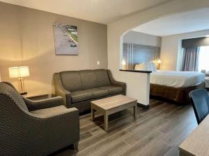 Deluxe King Suite room in Best Western Roanoke Inn & Suites