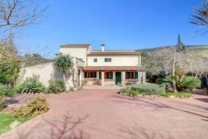 Villa Can Seguinot by Villa Plus