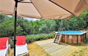 Maisons de vacances Awesome Home In St Julien De Peyrolas With Wifi, Private Swimming Pool And Outdoor Swimming Pool : photos des chambres