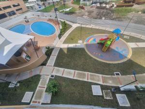 Apartamento con piscina y parqueadero a 7 min del centro