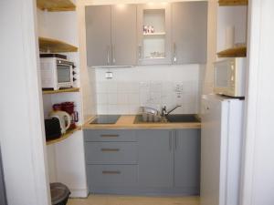 Appartement familial avec balcon, à 50m de la plage – 2 pièces, 4 couchages, WiFi et parking gratuits - FR-1-224C-153