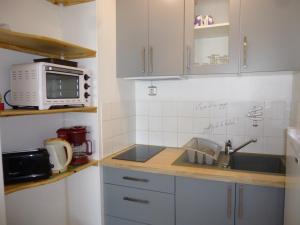 Appartement familial avec balcon, à 50m de la plage – 2 pièces, 4 couchages, WiFi et parking gratuits - FR-1-224C-153