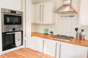 Host & Stay - Laylands Yard