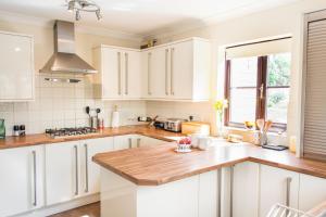 Host & Stay - Laylands Yard