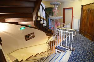 Hotels Logis Hotel De La Cloche : photos des chambres