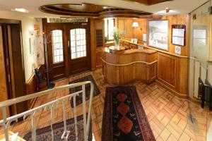 Hotels Logis Hotel De La Cloche : photos des chambres